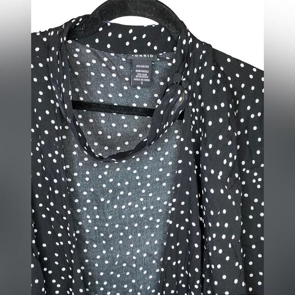 Torrid Black White Polka Dot Chiffon Mock Neck V-Neckline Surplice Blouse - Picture 6 of 7